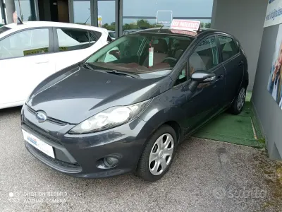 Usata Ford Fiesta Ghia 68 CV (50 kW) 2008 Grigio Utilitaria