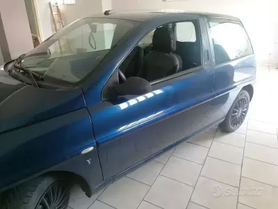 Usata Lancia Ypsilon 60 CV (44 kW) 2003 Blu Utilitaria