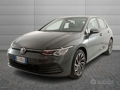 Usata VW Golf VIII Life 110 CV (80 kW) 2022 Grigio Berlina