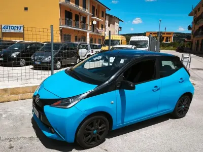 Usata Toyota Aygo Cool 69 CV (50 kW) 2016 Bluazzurro Utilitaria