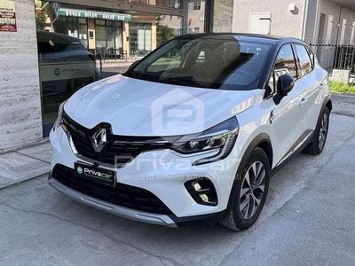 Usata Renault Captur Intens 160 CV (117 kW) 2021 Bianco SUV