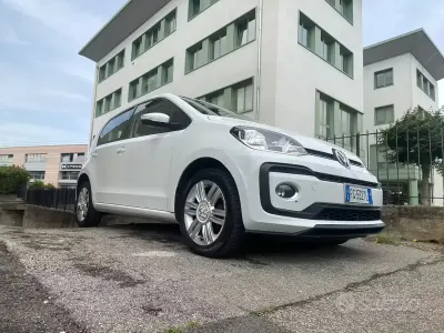 Usata VW up! 90 CV (66 kW) 2017 Marrone Utilitaria