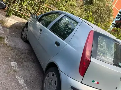 Usata Fiat Punto 69 CV (50 kW) 2004 Blu Utilitaria