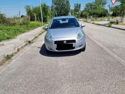 Usata Fiat Grande Punto Dynamic 77 CV (56 kW) 2009 Utilitaria