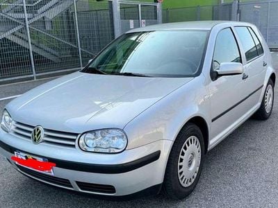 Usata VW Golf IV 101 CV (74 kW) 2000 Argento Berlina