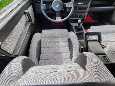 Usata Alfa Romeo 75 155 CV (114 kW) 1987 Rosso Berlina