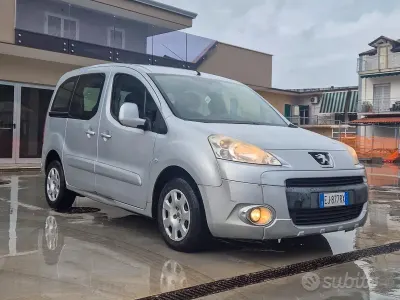 Usata Peugeot Partner Tepee Premium 112 CV (82 kW) 2011 Grigio Monovolume