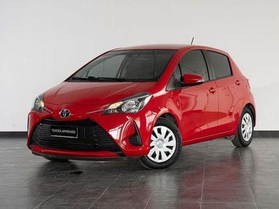 Usata Toyota Yaris Cool 72 CV (52 kW) 2019 Rosso Berlina
