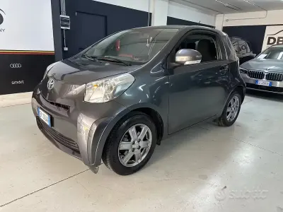 Käytetty Toyota iQ Trend 68 HP (50 kW) 2011 Harmaa Viistoperä