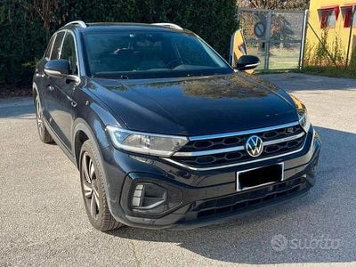 Usata VW T-Roc R-line 116 CV (85 kW) 2023 Nero SUV