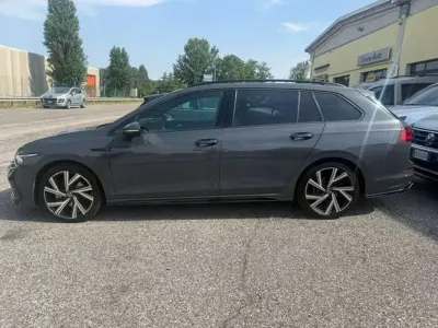 Usata VW Golf VIII R-line 150 CV (110 kW) 2023 Grigio Station wagon