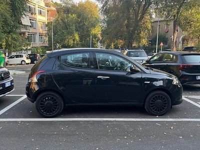 Usata Lancia Ypsilon Silver 80 CV (58 kW) 2021 Nero Utilitaria