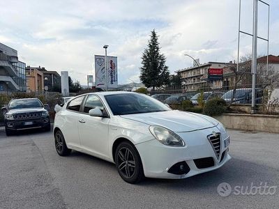 Begagnad Alfa Romeo Giulietta Exclusive 105 HK (77 kW) 2013 Vit Halvkombi