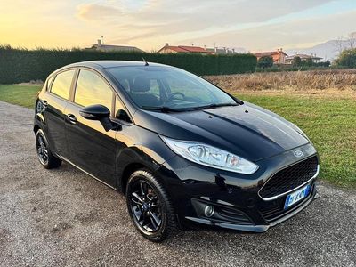 Usata Ford Fiesta 80 CV (58 kW) 2016 Nero Berlina