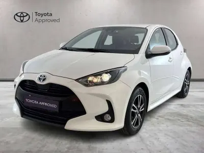 Usata Toyota Yaris Hybrid 92 CV (67 kW) 2023 Bianco Berlina