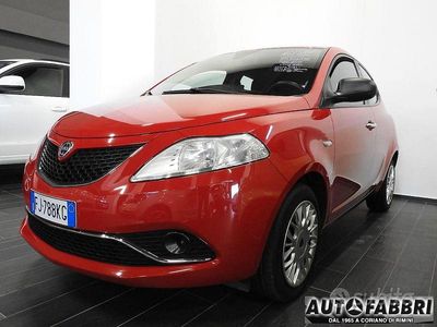 Usata Lancia Ypsilon Silver 80 CV (58 kW) 2017 Rosso Utilitaria