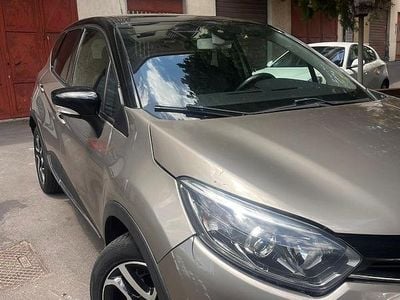 Usata Renault Captur Intens 90 CV (66 kW) 2016 Oro SUV