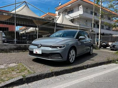 Usata VW Golf VIII Style 116 CV (85 kW) 2022 Grigio Berlina