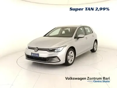Usata VW Golf VIII Life 116 CV (85 kW) 2024 Argento Berlina