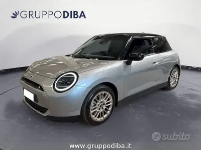 Usata Mini Cooper Favoured 160 kW (218 CV) 2025 Grigio Utilitaria