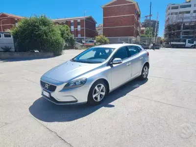 Usata Volvo V40 Momentum 115 CV (84 kW) 2014 Grigio Berlina