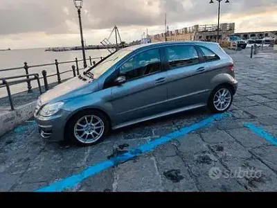 Usata Mercedes B180 109 CV (80 kW) 2008 Grigio Monovolume