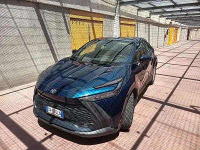 Usata Toyota C-HR Active 98 CV (72 kW) 2024 Blu/azzurro SUV