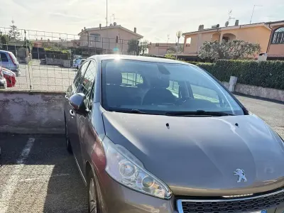 Usata Peugeot 208 Allure 82 CV (60 kW) 2016 Utilitaria