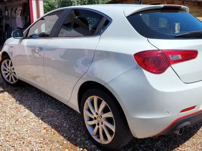 Usata Alfa Romeo Giulietta Impression 120 CV (88 kW) 2015 Bianco Utilitaria