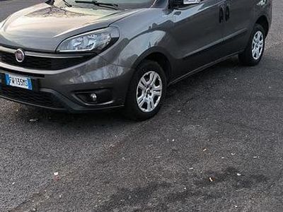 Usata Fiat Doblò 105 CV (77 kW) 2019 Grigio Monovolume