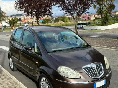 Usata Lancia Musa 95 CV (69 kW) 2008 Marrone Monovolume
