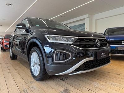 Usata VW T-Roc Style 110 CV (80 kW) 2023 Nero SUV