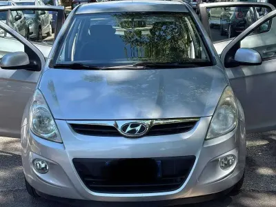 Usata Hyundai i20 Edition 77 CV (56 kW) 2012 Grigio Utilitaria