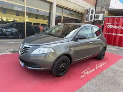 Usata Lancia Ypsilon S 69 CV (50 kW) 2014 Grigio Utilitaria