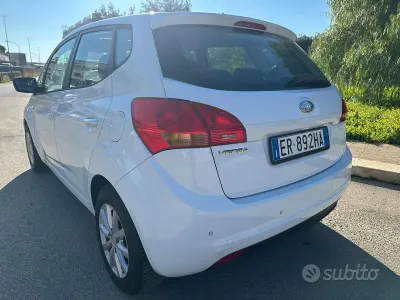 Usado Kia Venga 90 CV (66 kW) 2013 Blanco Utilitario