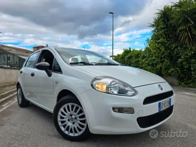 Begagnad Fiat Punto Easy 75 HK (55 kW) 2014 Vit Halvkombi