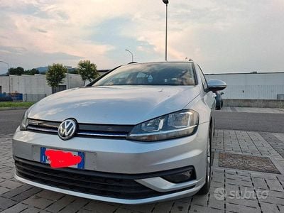 Usata VW Golf VII 131 CV (96 kW) 2019 Grigio Station wagon