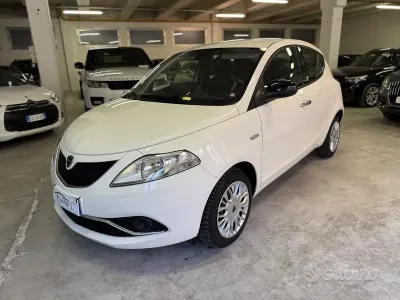 Usata Lancia Ypsilon Gold 69 CV (50 kW) 2017 Beige Utilitaria