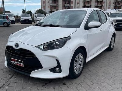Usata Toyota Yaris Hybrid 92 CV (67 kW) 2022 Bianco Berlina