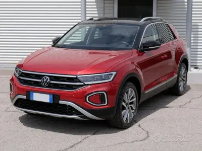 Usata VW T-Roc Style 150 CV (110 kW) 2023 Rosso SUV