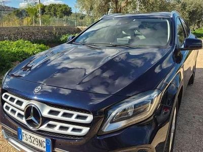 Usata Mercedes GLA200 136 CV (100 kW) 2018 Blu/azzurro SUV
