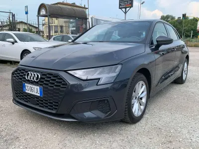 Usata Audi A3 116 CV (85 kW) 2023 Grigio manhattan Berlina