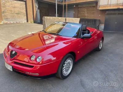 Usata Alfa Romeo Spider 150 CV (110 kW) 1996 Rosso Cabrio