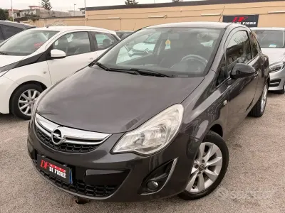 Usata Opel Corsa 86 CV (63 kW) 2012 Grigio Utilitaria