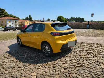 Usata Peugeot 208 75 CV (55 kW) 2023 Utilitaria