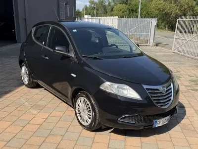 Usata Lancia Ypsilon 69 CV (50 kW) 2012 Nero Utilitaria