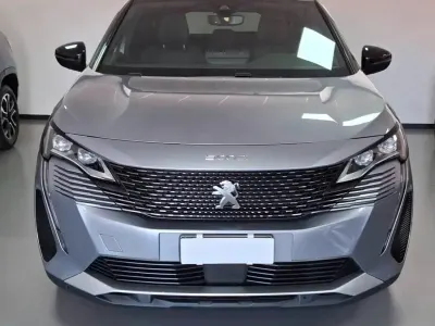 Usata Peugeot 5008 GT 131 CV (96 kW) 2024 Argento SUV