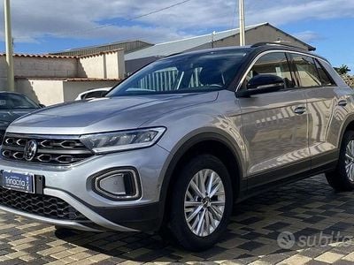 Usata VW T-Roc Life 116 CV (85 kW) 2025 Nero SUV