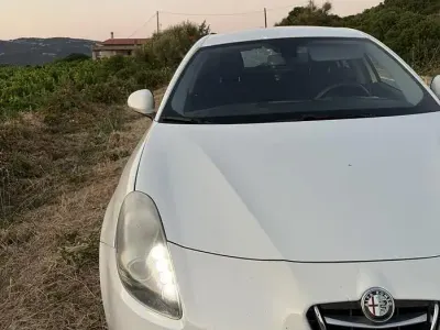 Usata Alfa Romeo Giulietta Distinctive 120 CV (88 kW) 2016 Bianco Utilitaria