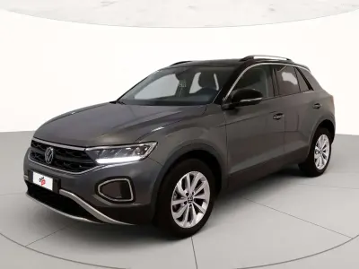 Usata VW T-Roc Life 116 CV (85 kW) 2023 Indium grey metallizzato nero SUV
